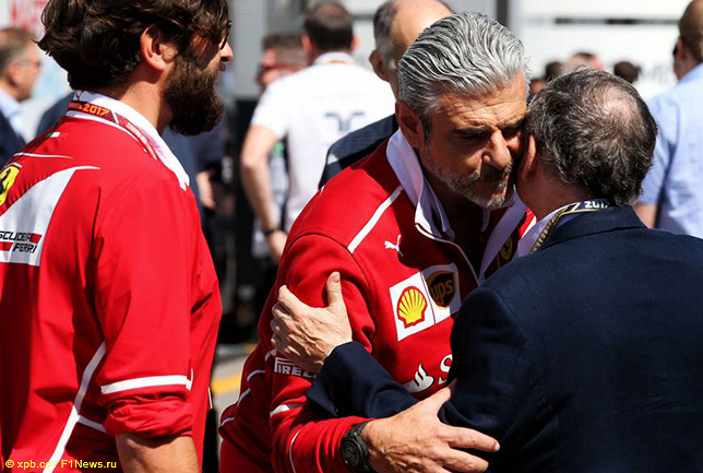 Жан Тодт, президент FIA, (справа) и Маурицио Арривабене, руководитель команды Ferrari