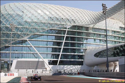 Даниэль Риккардо на прошлогоднем Гран При Абу-Даби