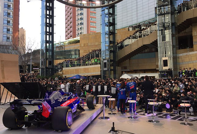 Фестиваль Toro Rosso Honda Day в Токио привлёк внимание большого числа японских болельщиков