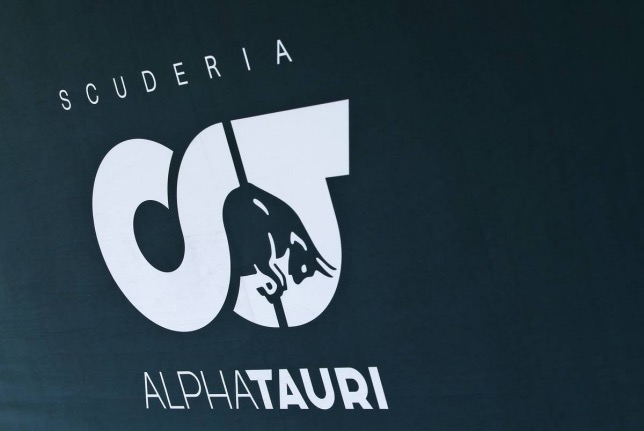 Логотип AlphaTauri, фото XPB