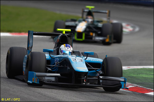 Джонни Чекотто и Давида Вальсекки на трассе GP2 в 2011 году. В предстоящем сезоне оба сменят команды