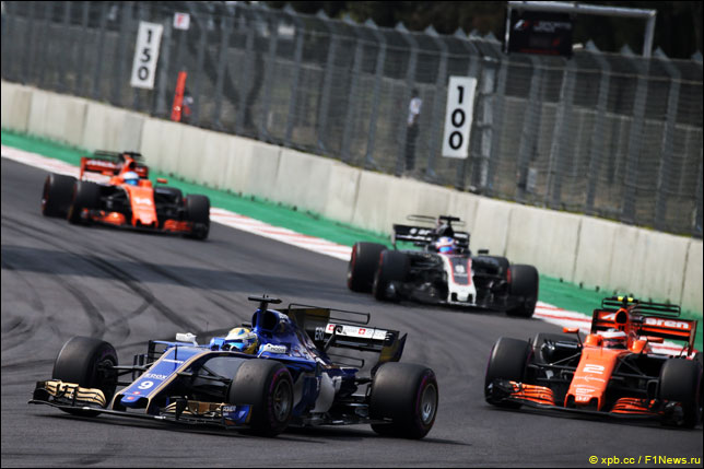 Маркус Эриксон с гонщиками McLaren и Williams