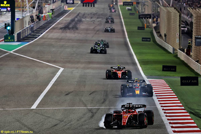 Шарль Леклер блокирует колёса на торможении на дистанции  Гран При Бахрейна