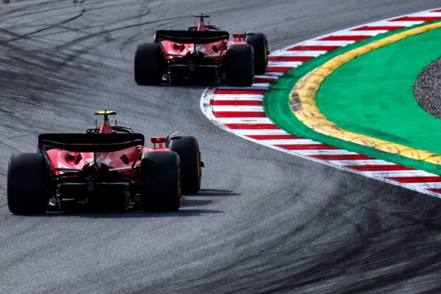 Машины Ferrari на трассе в Барселоне, фото XPB
