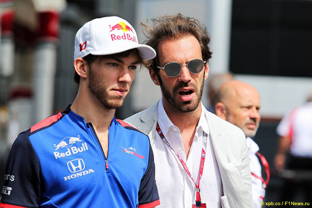 Жан-Эрик Вернь (справа) и гонщик Toro Rosso Пьер Гасли на Гран При Франции