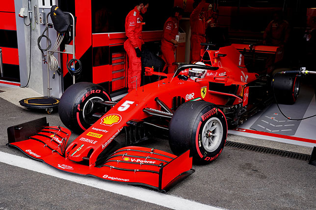Себастьян Феттель за рулём Ferrari SF1000, фото пресс-службы Ferrari