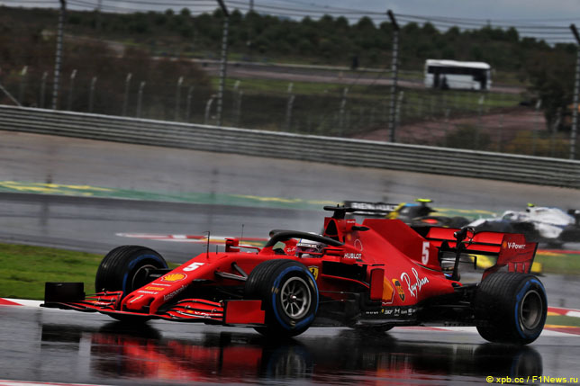 Ferrari не хватило скорости на мокрой трассе 