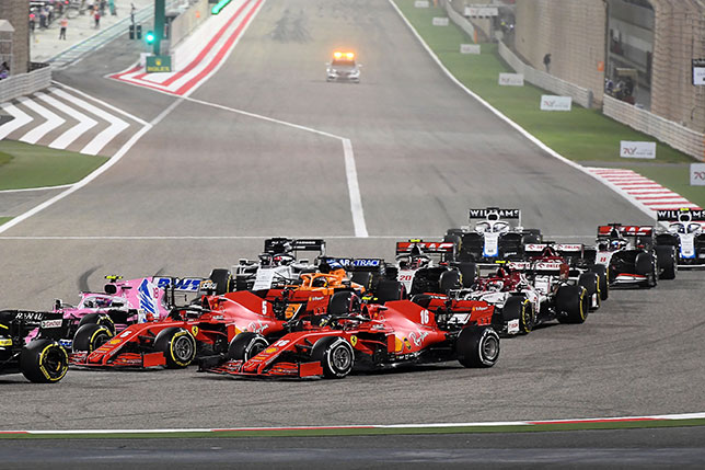 Машины Ferrari на трассе Гран При Бахрейна, фото пресс-службы Ferrari