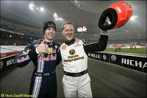 Себастьян Феттель и Михаэль Шумахер на Гонке Чемпионов, Пекин, 2009 г.