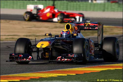 Марк Уэббер за рулем RB7 на тестах в Валенсии