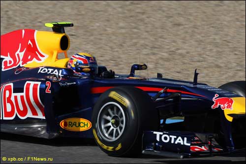 МаркУэббер за рулем Red Bull RB7 на тестах в Хересе