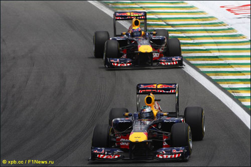 Пилоты Red Bull Racing на трассе Гран При Бразилии