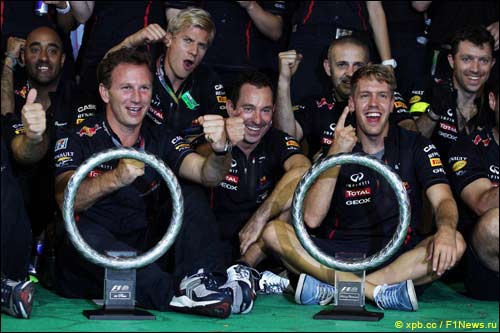 В Red Bull Racing празднуют победу в Гран При Сингапура