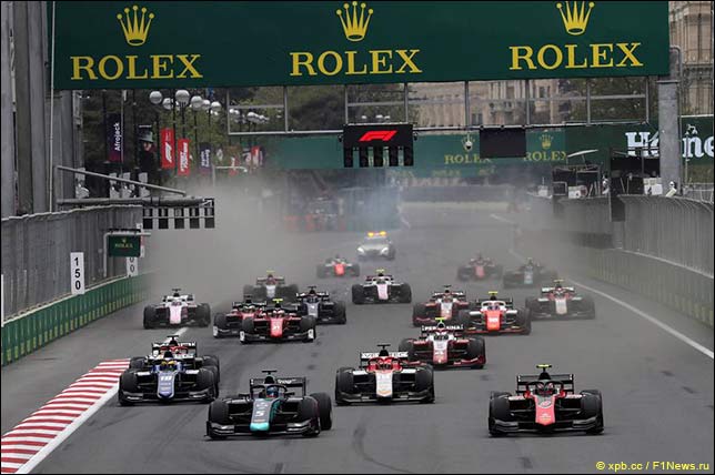 Старт гонки Формулы 2