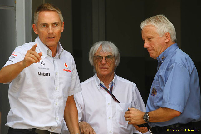 Мартин Уитмарш, Берни Экклстоун и Чарли Уайтинг, директор гонок FIA