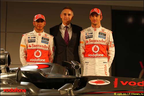 Мартин Уитмарш и гонщики McLaren на презентации MP4-27