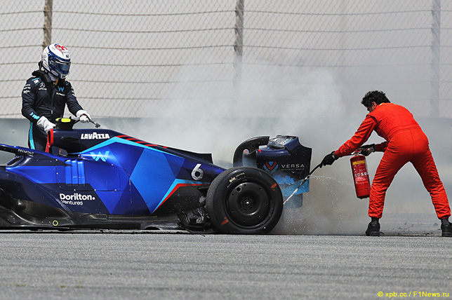 Видео: Пожар на машине Williams во второй день тестов