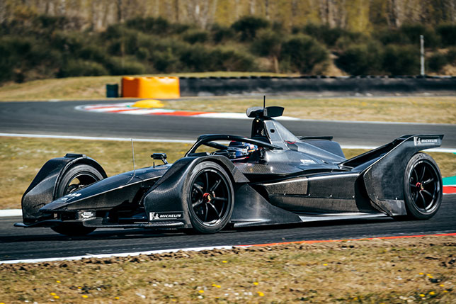 В Mercedes провели первые тесты машины Формулы E