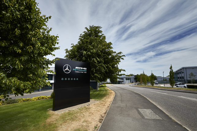 Вход на базу Mercedes (фото пресс-службы команды)